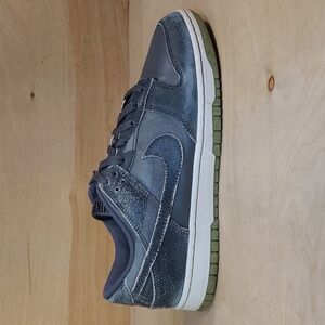 Nike Dunk Low Retro PRM "Halloween" Sneakers Featuring A Cracked Leather Finish